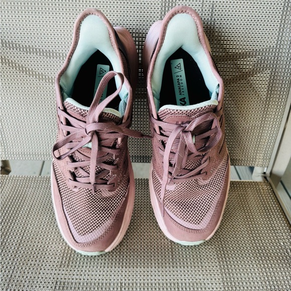Hoka Anacapa 2 Freedom Trail Runner, easy slip-on and off. Like new - Picture 4 of 7